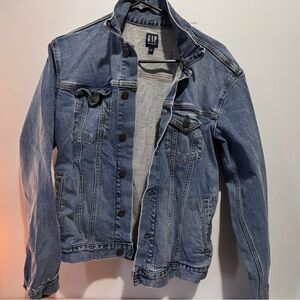 Medium Blue Lightweight Denim Shirt Jacket with Classic Styling